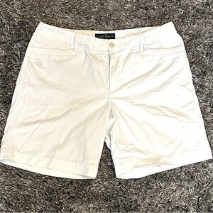 Ladies Ralph Lauren shorts - WHITE 
Size:14
LIKE NEW!